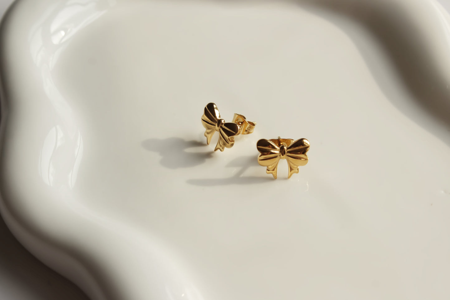 Kitty stud earrings