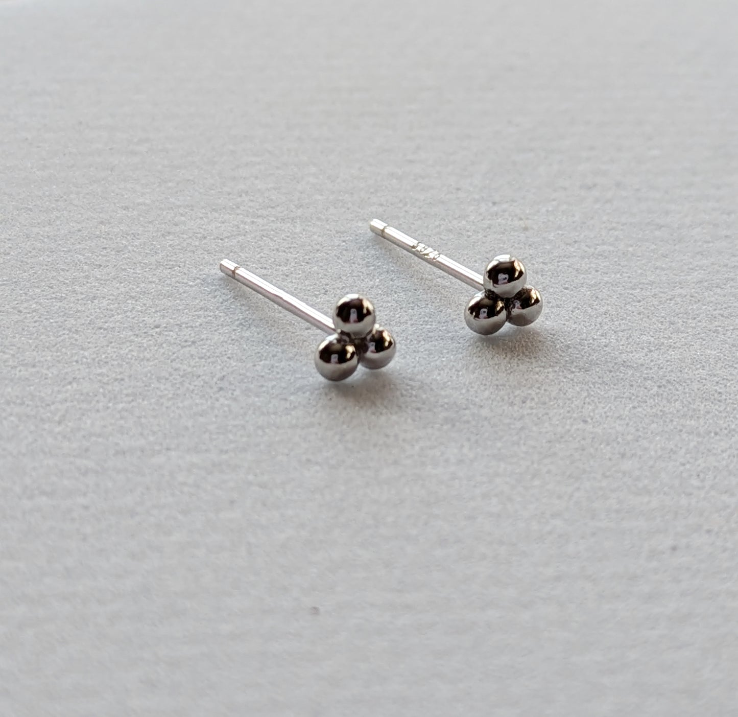 Anae mini stud earrings