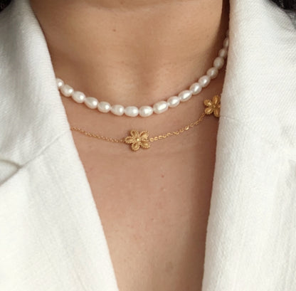 Lily necklace