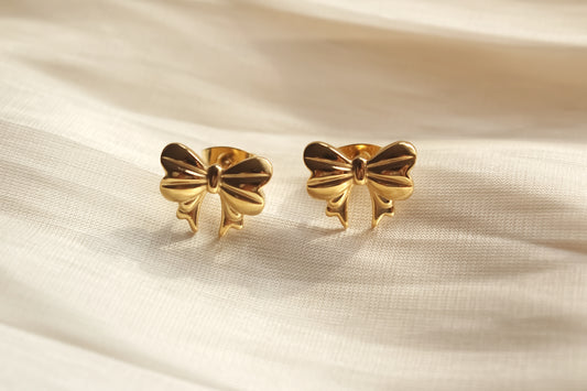 Kitty stud earrings