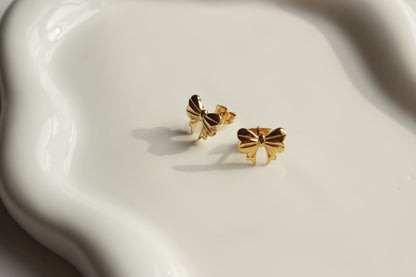 Kitty stud earrings